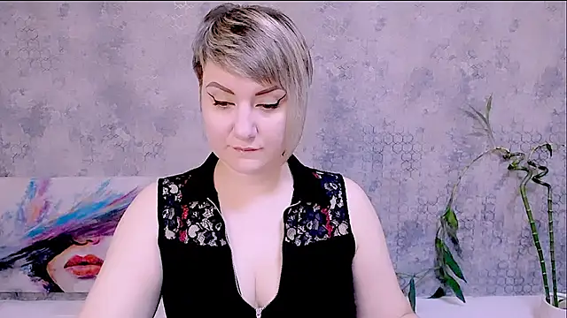 Snapshot of Djullia chatting on November 17, 2025, 6:17 am Djullia online show from November 17, 2025, 6:17 am