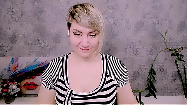 Snapshot of Djullia chatting on December 22, 2025, 7:19 am Djullia online show from December 22, 2025, 7:19 am