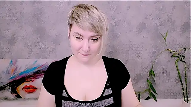 Snapshot of Djullia chatting on December 4, 2025, 5:06 am Djullia online show from December 4, 2025, 5:06 am