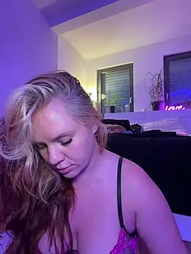 Snapshot of AnjaAmelia chatting on August 6, 2026, 6:58 pm AnjaAmelia online show from August 6, 2026, 6:58 pm