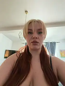 Snapshot of AnjaAmelia chatting on April 28, 2026, 9:35 am AnjaAmelia online show from April 28, 2026, 9:35 am