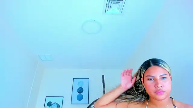 Snapshot of Carlota_peach chatting on March 10, 2025, 9:45 am Carlota peach online show from March 10, 2025, 9:45 am