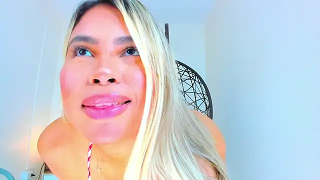 Snapshot of Carlota_peach chatting on March 7, 2025, 10:13 am Carlota peach online show from March 7, 2025, 10:13 am