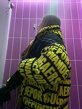 KrisMagnoly online show from January 10, 2026, 4:24 pm