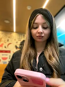 KrisMagnoly online show from October 15, 2025, 4:37 pm