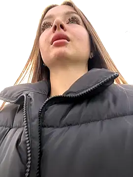 KrisMagnoly online show from September 17, 2025, 3:14 pm