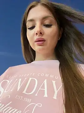 KrisMagnoly online show from September 8, 2025, 5:23 pm