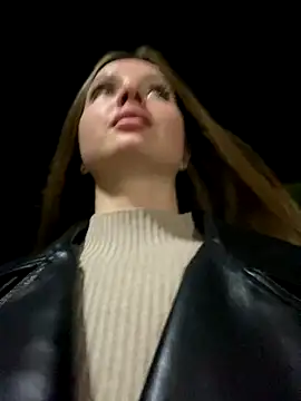 KrisMagnoly online show from September 19, 2025, 5:28 pm