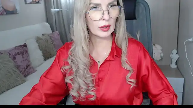 Snapshot of sensualEmilia chatting on February 11, 2025, 7:05 pm sensualEmilia online show from February 11, 2025, 7:05 pm