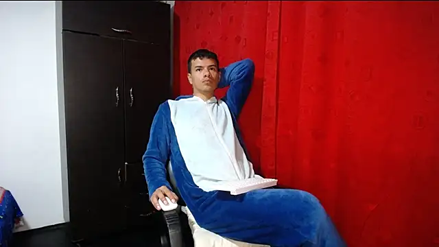 Snapshot of Deiby_casas chatting on October 13, 2025, 8:38 am Deiby casas online show from October 13, 2025, 8:38 am