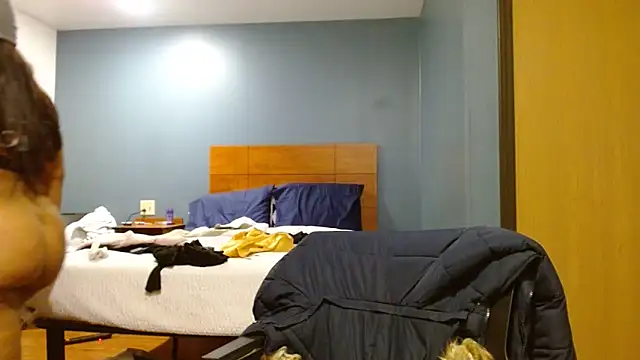 Snapshot of RavenWatts chatting on February 2, 2026, 3:27 am RavenWatts online show from February 2, 2026, 3:27 am