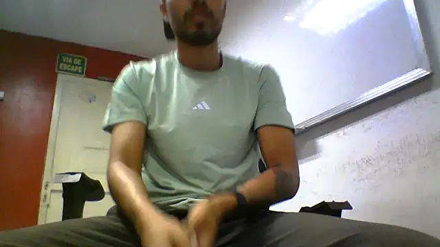 Snapshot of robinson183 chatting on August 5, 2026, 7:30 pm robinson183 online show from August 5, 2026, 7:30 pm