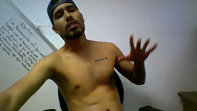Snapshot of robinson183 chatting on July 16, 2026, 12:40 am robinson183 online show from July 16, 2026, 12:40 am