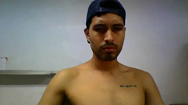 Snapshot of robinson183 chatting on July 2, 2026, 12:11 am robinson183 online show from July 2, 2026, 12:11 am
