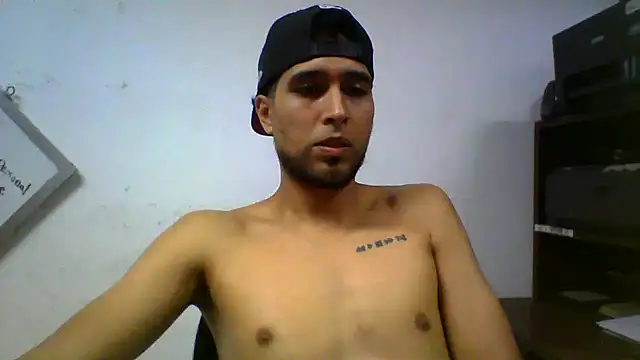 Snapshot of robinson183 chatting on May 8, 2026, 9:51 pm robinson183 online show from May 8, 2026, 9:51 pm