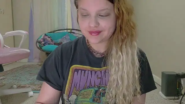 Emihaze online show from March 19, 2026, 10:15 am