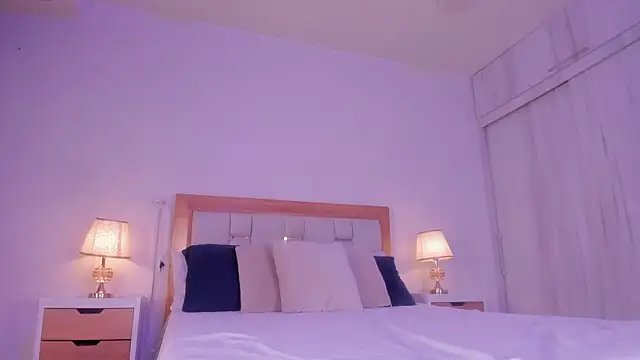 mia hank online show from December 21, 2025, 11:45 am