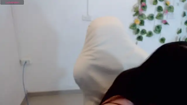 Snapshot of tania_sweet__ chatting on February 26, 2026, 6:30 pm tania sweet online show from February 26, 2026, 6:30 pm