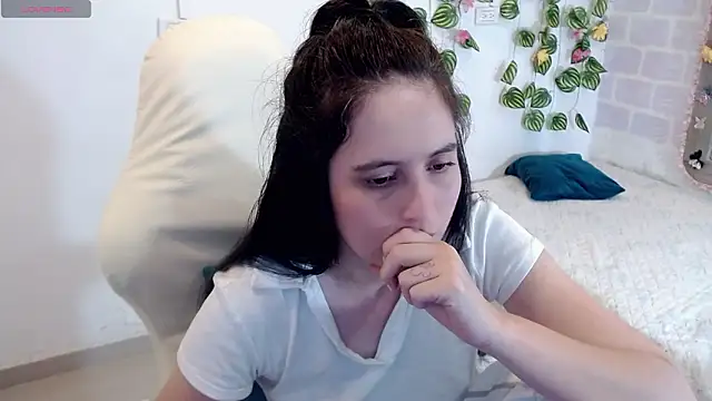 Snapshot of tania_sweet__ chatting on March 3, 2026, 9:33 pm tania sweet online show from March 3, 2026, 9:33 pm