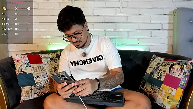 DaviidEvans  online show from November 28, 2025, 2:28 pm