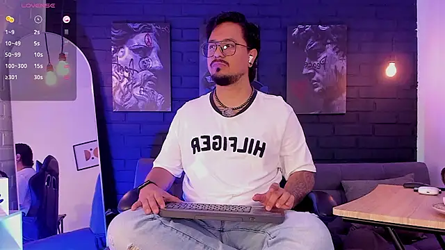 Snapshot of DaviidEvans_ chatting on February 5, 2026, 1:51 pm DaviidEvans online show from February 5, 2026, 1:51 pm