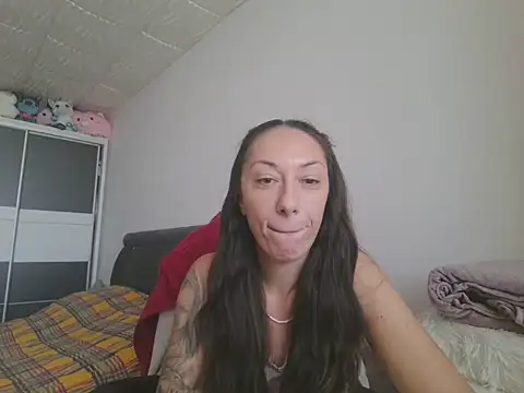 Snapshot of MeliEva chatting on October 21, 2025, 10:47 am MeliEva online show from October 21, 2025, 10:47 am