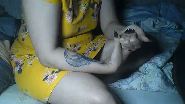 Snapshot of Alma_Evelynne chatting on June 14, 2026, 10:44 pm Alma Evelynne online show from June 14, 2026, 10:44 pm