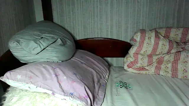 Alma Evelynne online show from December 2, 2025, 11:06 pm