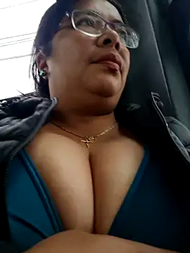 Snapshot of __valentina18 chatting on March 5, 2025, 4:24 pm   valentina18 online show from March 5, 2025, 4:24 pm