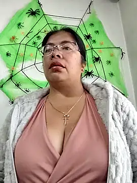 Snapshot of __valentina18 chatting on October 9, 2025, 1:00 pm   valentina18 online show from October 9, 2025, 1:00 pm