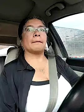   valentina18 online show from December 18, 2025, 1:37 pm