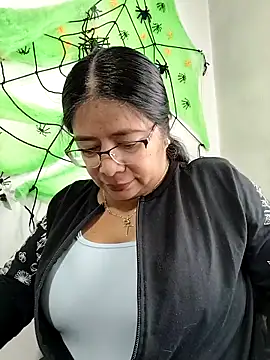 Snapshot of __valentina18 chatting on October 14, 2025, 1:01 pm   valentina18 online show from October 14, 2025, 1:01 pm