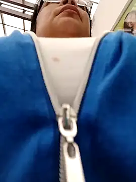 Snapshot of __valentina18 chatting on March 8, 2025, 4:17 pm   valentina18 online show from March 8, 2025, 4:17 pm