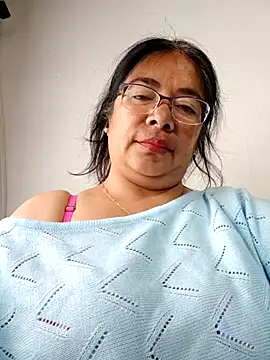 Snapshot of __valentina18 chatting on March 5, 2025, 8:32 pm   valentina18 online show from March 5, 2025, 8:32 pm