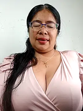 Snapshot of __valentina18 chatting on February 23, 2025, 1:21 pm   valentina18 online show from February 23, 2025, 1:21 pm
