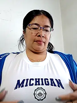 Snapshot of __valentina18 chatting on February 21, 2025, 1:11 pm   valentina18 online show from February 21, 2025, 1:11 pm