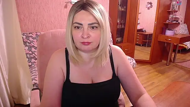 -MeowMeow online show from May 25, 2026, 6:39 pm