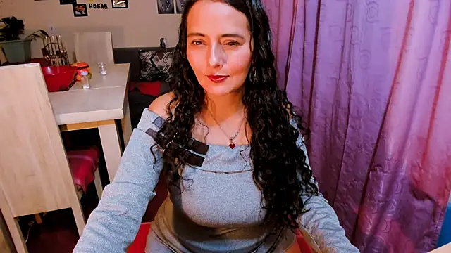 Snapshot of emma_luxy chatting on March 1, 2026, 4:56 am emma luxy online show from March 1, 2026, 4:56 am