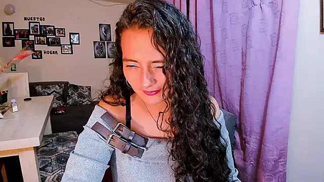 Snapshot of emma_luxy chatting on January 17, 2026, 5:33 am emma luxy online show from January 17, 2026, 5:33 am