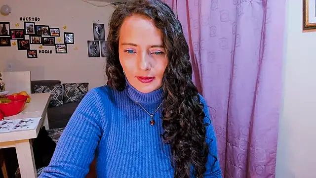 Snapshot of emma_luxy chatting on February 6, 2026, 11:45 pm emma luxy online show from February 6, 2026, 11:45 pm