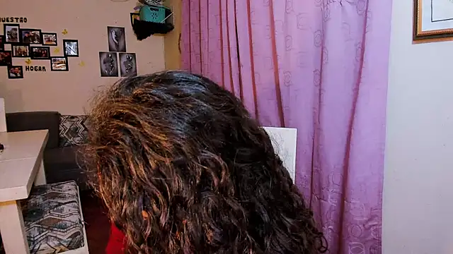 Snapshot of emma_luxy chatting on February 8, 2026, 1:47 am emma luxy online show from February 8, 2026, 1:47 am