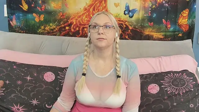 Snapshot of SaraBearXo chatting on September 21, 2025, 1:38 pm SaraBearXo online show from September 21, 2025, 1:38 pm