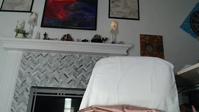 AuroraWillows online show from February 28, 2026, 3:39 am