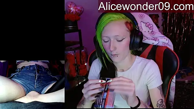 alicewonder09 online show from February 14, 2026, 5:29 am