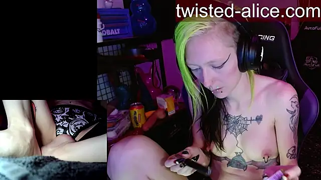 alicewonder09 online show from April 10, 2026, 3:35 am