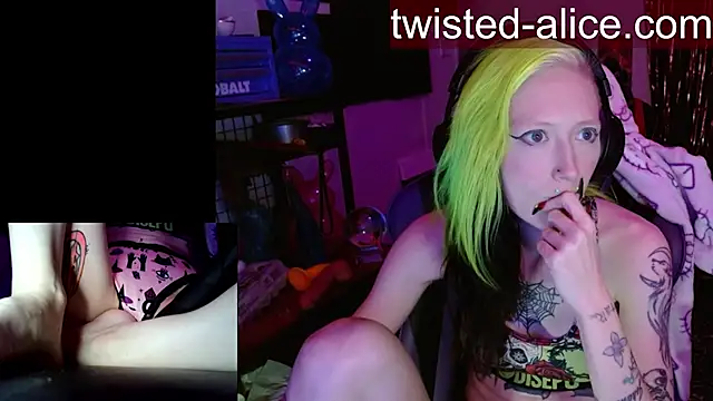 alicewonder09 online show from April 6, 2026, 3:24 am