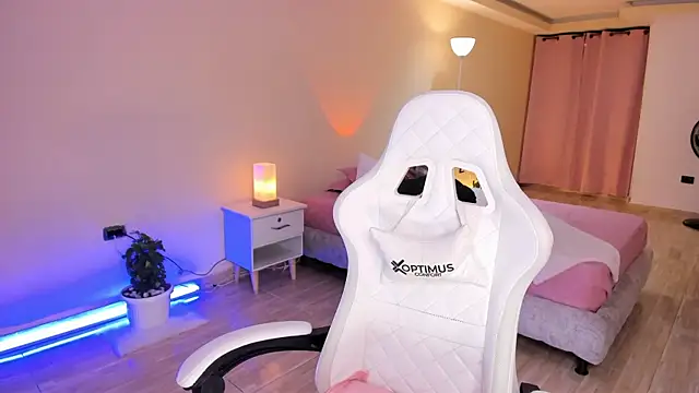 carleee winter online show from September 11, 2025, 12:43 am