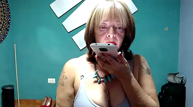 Snapshot of marinadenoche chatting on January 12, 2025, 1:32 am marinadenoche online show from January 12, 2025, 1:32 am