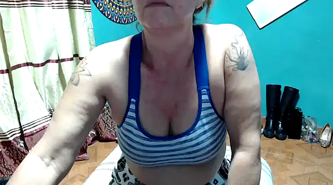 Snapshot of marinadenoche chatting on January 10, 2025, 12:06 am marinadenoche online show from January 10, 2025, 12:06 am