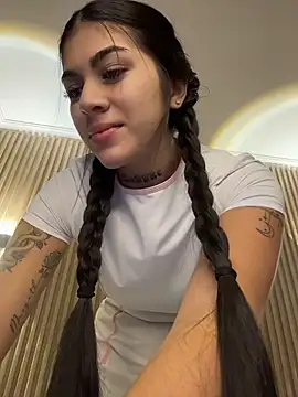 Sarasanders 4 online show from November 11, 2025, 3:23 am